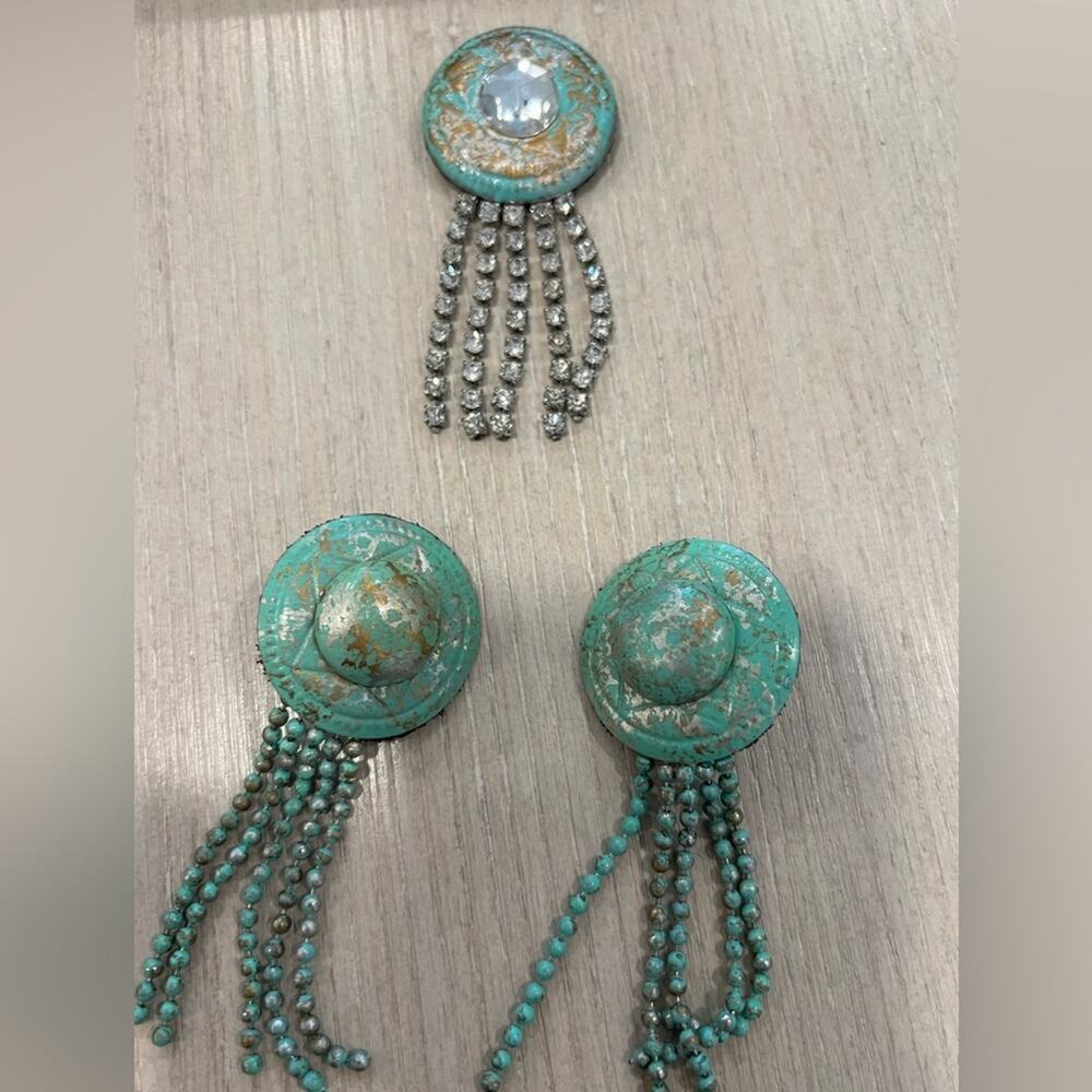 Vintage costume brooch and earrings clip